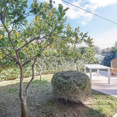 Lovely In With Jacuzzi Holiday home *